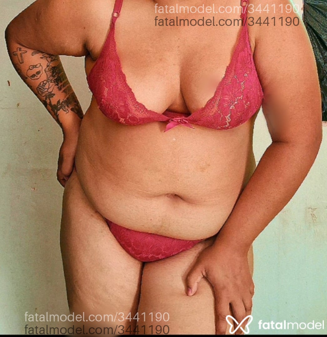 Acompanhante mulher com cabelo colorido de olhos castanhos - Juh Lima