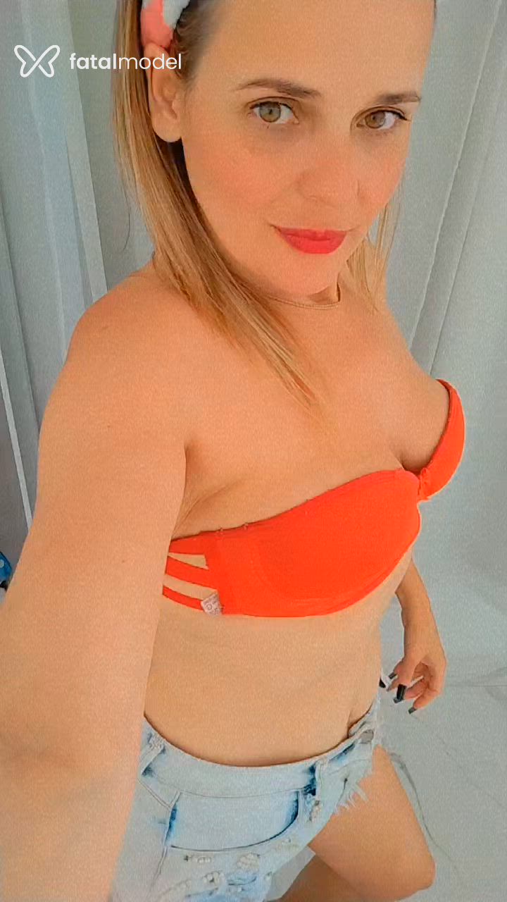 Acompanhante mulher loira (o) de olhos mel - Bruna Becker