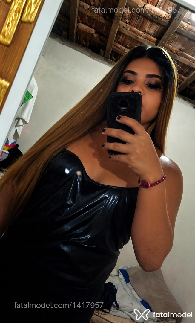 Acompanhante mulher trans com cabelo castanho de olhos mel em João Pinheiro Acompanhante mulher trans com cabelo castanho de olhos mel em João Pinheiro - Aryela