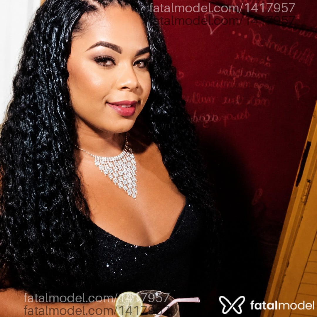 Acompanhante mulher trans com cabelo castanho de olhos mel em João Pinheiro Acompanhante mulher trans com cabelo castanho de olhos mel em João Pinheiro - Aryela