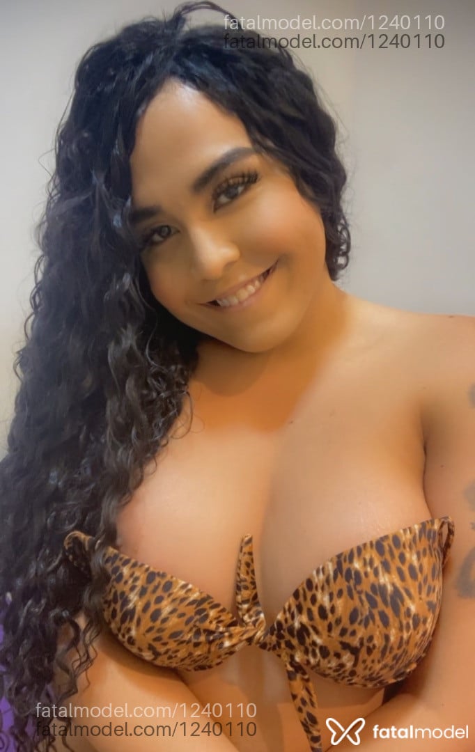 Acompanhante mulher trans morena (o) de olhos castanhos - Emmy Acompanhante mulher trans morena (o) de olhos castanhos - Emmy