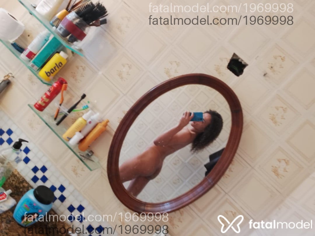 Acompanhante mulher trans com cabelo castanho de olhos castanhos em Niterói Acompanhante mulher trans com cabelo castanho de olhos castanhos em Niterói - Joaninha