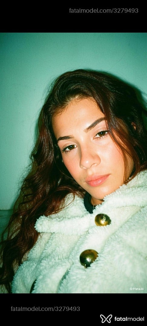 Acompanhante mulher com cabelo colorido de olhos castanhos - Amira