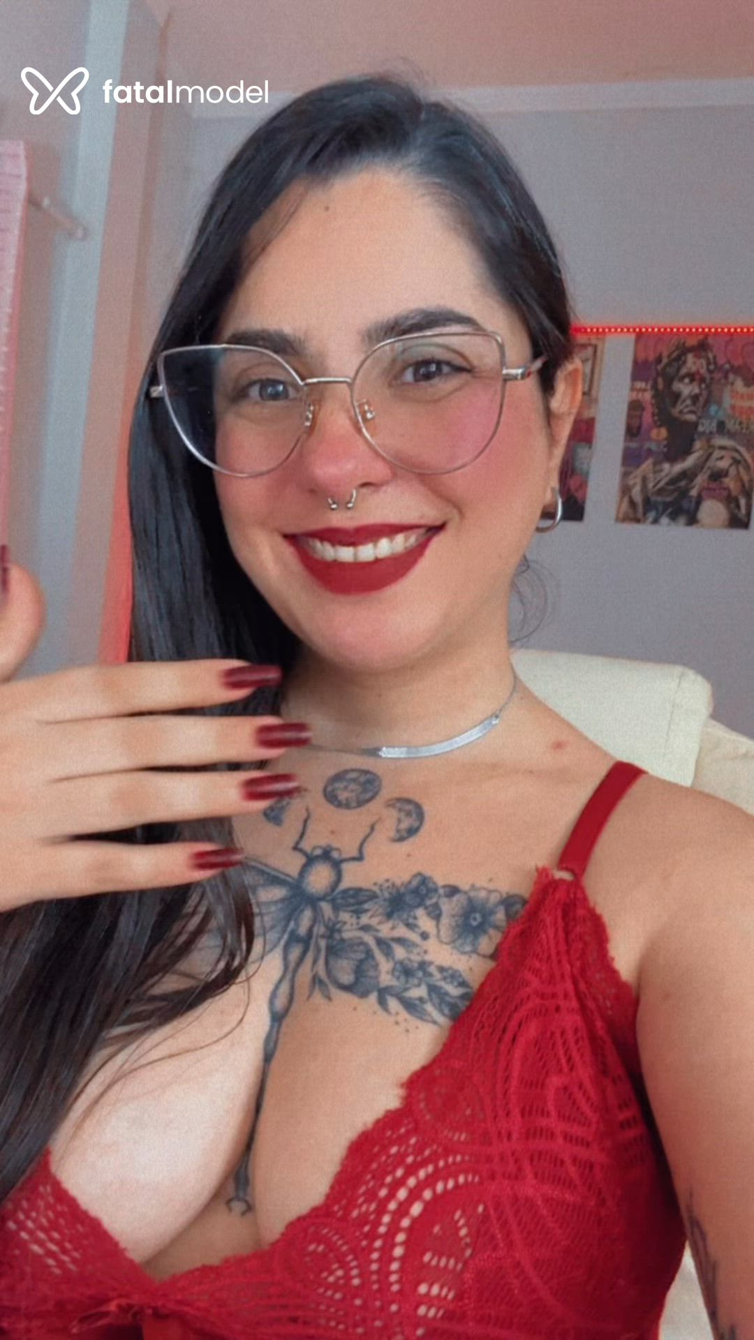 Acompanhante mulher com cabelo castanho de olhos castanhos - Agnes Martins