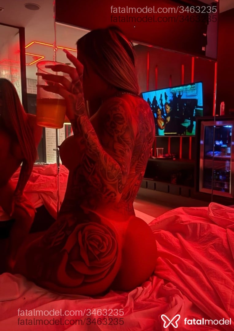 Acompanhante mulher trans loira (o) de olhos castanhos em São Paulo - Júlia