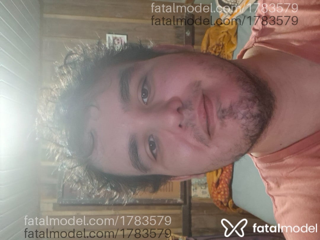 Acompanhante homem morena (o) de olhos castanhos em Tubarão - Ezequiel