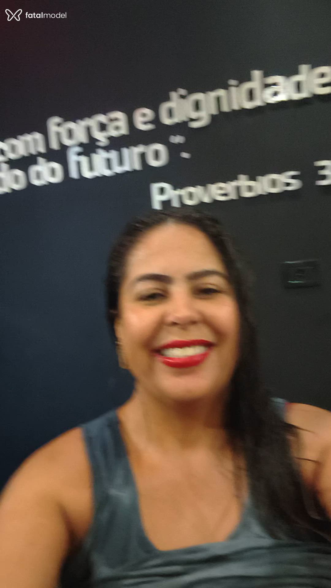 Acompanhante mulher com cabelo colorido de olhos mel em Campo Grande Acompanhante mulher com cabelo colorido de olhos mel em Campo Grande - Joana Darc