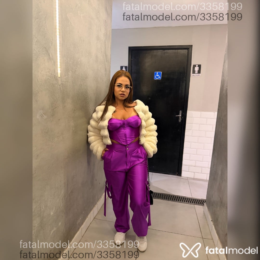 Acompanhante mulher com cabelo castanho de olhos verdes em Ubatuba Acompanhante mulher com cabelo castanho de olhos verdes em Ubatuba - Naty Parker