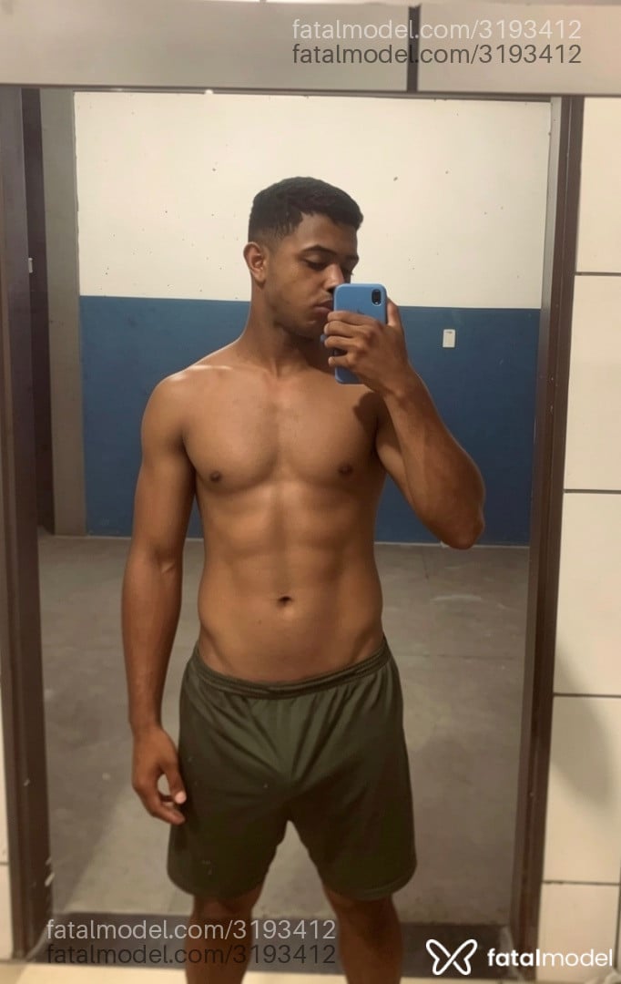 Acompanhante homem morena (o) de olhos castanhos em Rio de Janeiro - David
