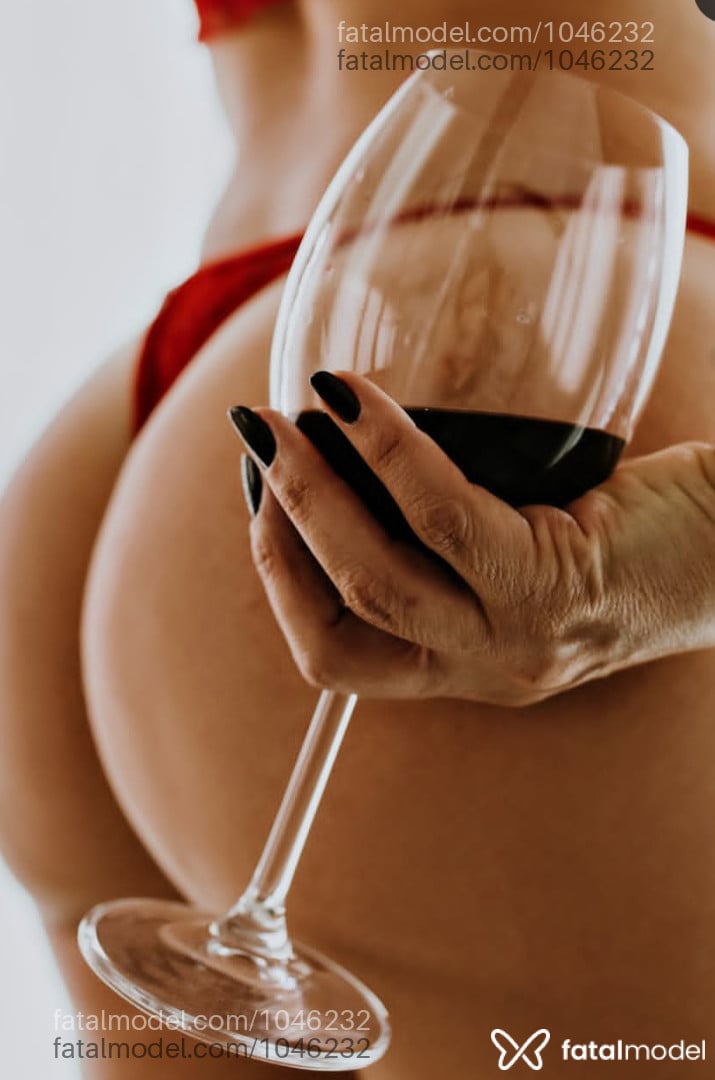 Acompanhante mulher loira (o) de olhos mel - Aninha