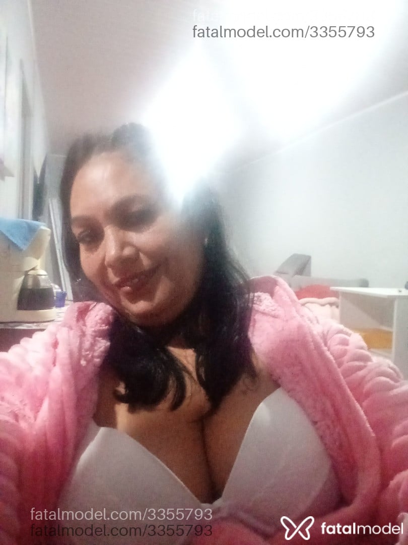 Acompanhante mulher morena (o) de olhos mel em Campo Bom Acompanhante mulher morena (o) de olhos mel em Campo Bom - Melissa