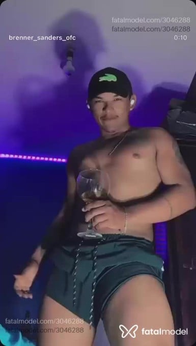 Acompanhante homem morena (o) de olhos pretos em Itajaí Acompanhante homem morena (o) de olhos pretos em Itajaí - Angel Sanders