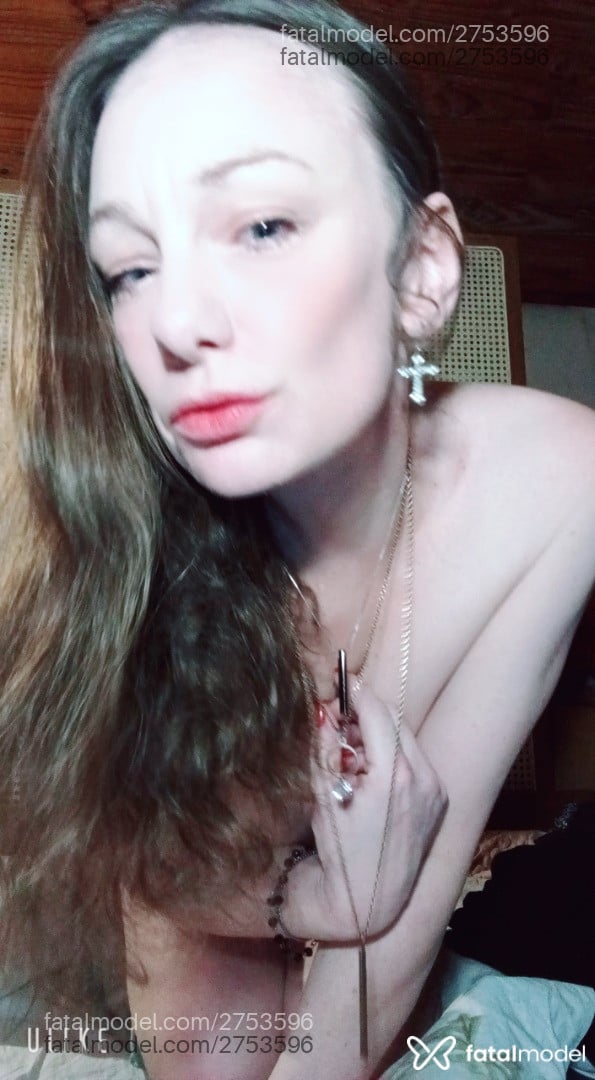 Acompanhante mulher loira (o) de olhos azuis - Julie Squalor