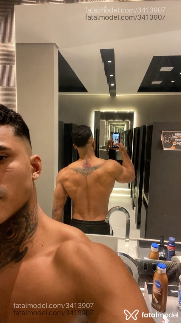 Acompanhante homem morena (o) de olhos castanhos em Balneário Camboriú - Lennon Oliveira