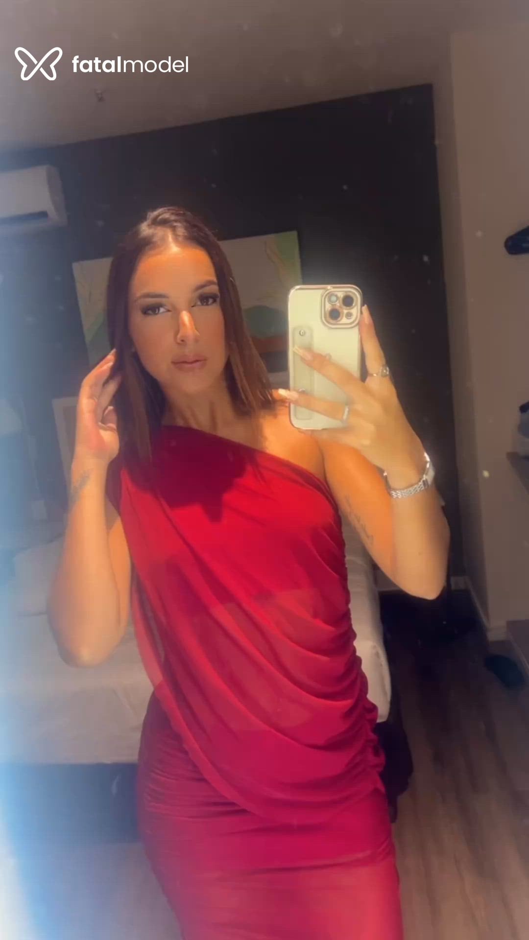 Acompanhante mulher com cabelo castanho de olhos castanhos - Cléo Acompanhante mulher com cabelo castanho de olhos castanhos - Cléo