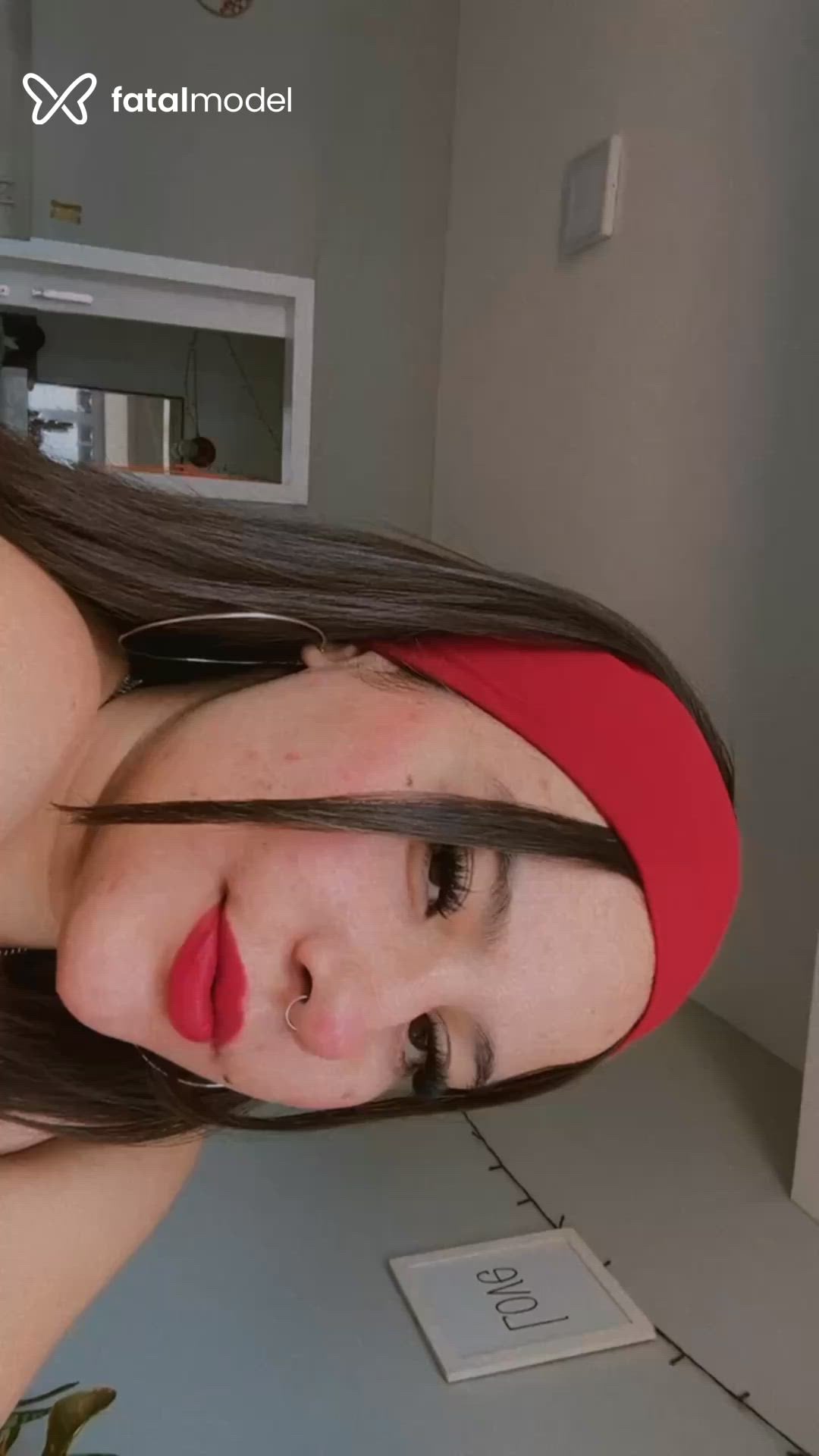 Acompanhante mulher com cabelo castanho de olhos castanhos - Aurora Niff Acompanhante mulher com cabelo castanho de olhos castanhos - Aurora Niff