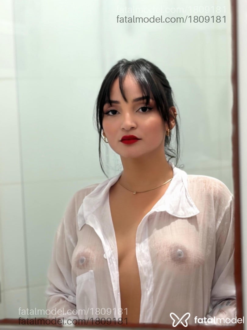 Acompanhante mulher com cabelo castanho de olhos castanhos em Florianópolis Acompanhante mulher com cabelo castanho de olhos castanhos em Florianópolis - Jade Vieira