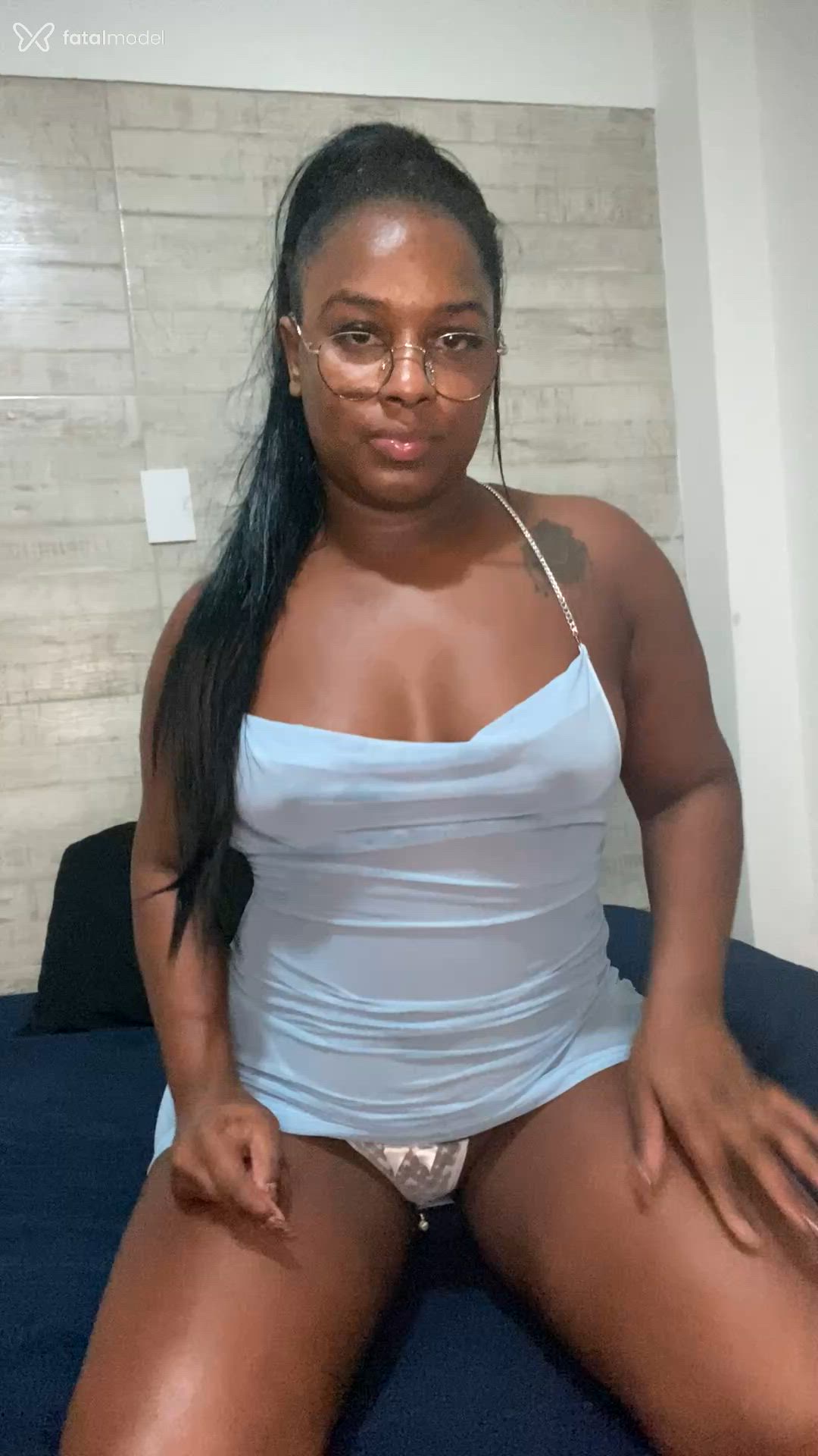 Acompanhante mulher com cabelo castanho de olhos pretos em Balneário Camboriú Acompanhante mulher com cabelo castanho de olhos pretos em Balneário Camboriú - Isa