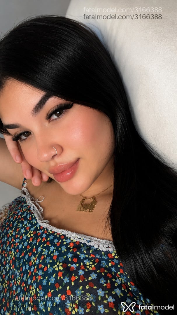 Acompanhante mulher morena (o) de olhos pretos - Allyne Nunes