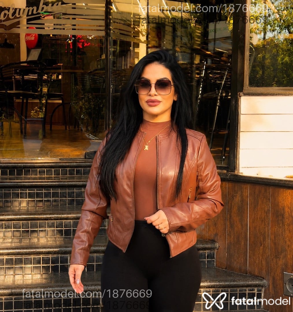 Acompanhante mulher morena (o) de olhos mel - Bruna Davila Acompanhante mulher morena (o) de olhos mel - Bruna Davila