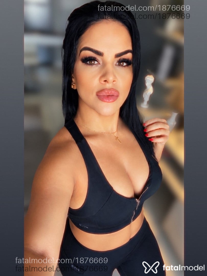 Acompanhante mulher morena (o) de olhos mel - Bruna Davila Acompanhante mulher morena (o) de olhos mel - Bruna Davila