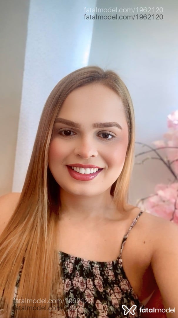 Acompanhante mulher trans loira (o) de olhos mel - Bella