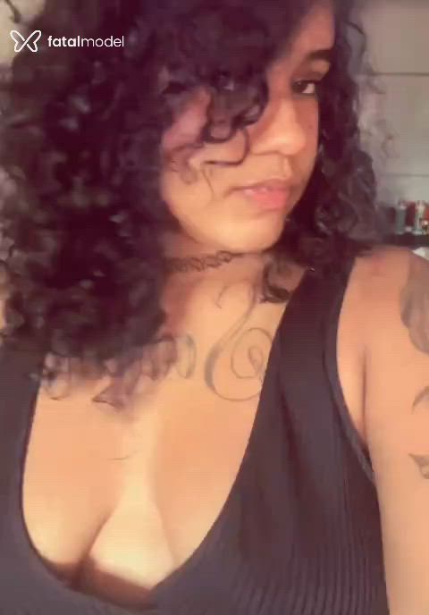 Acompanhante mulher morena (o) de olhos castanhos em Recife Acompanhante mulher morena (o) de olhos castanhos em Recife - Mari