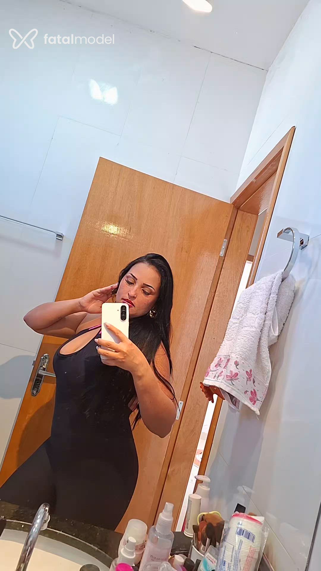 Acompanhante mulher com cabelo castanho de olhos castanhos em Coromandel Acompanhante mulher com cabelo castanho de olhos castanhos em Coromandel - Lais Torrezani