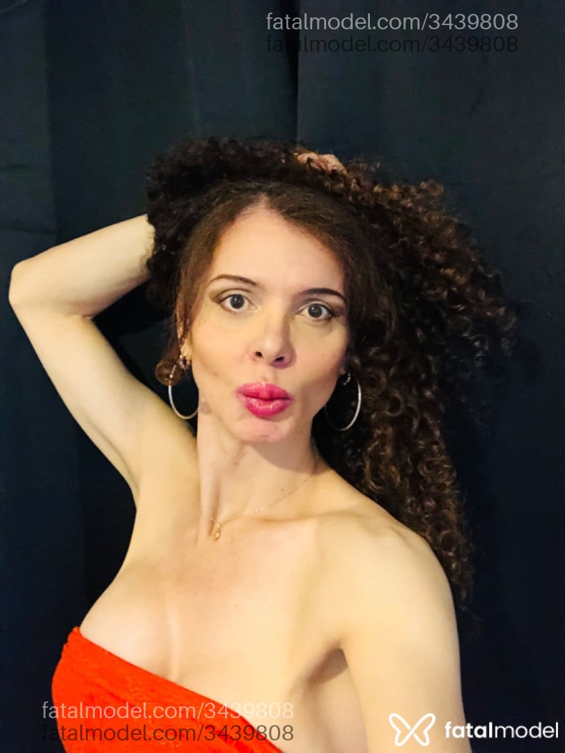 Acompanhante mulher trans com cabelo castanho de olhos castanhos em São Paulo - Adriana Joliee