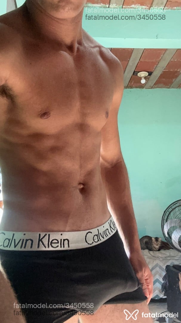 Acompanhante homem morena (o) de olhos castanhos em Rio de Janeiro - Silva