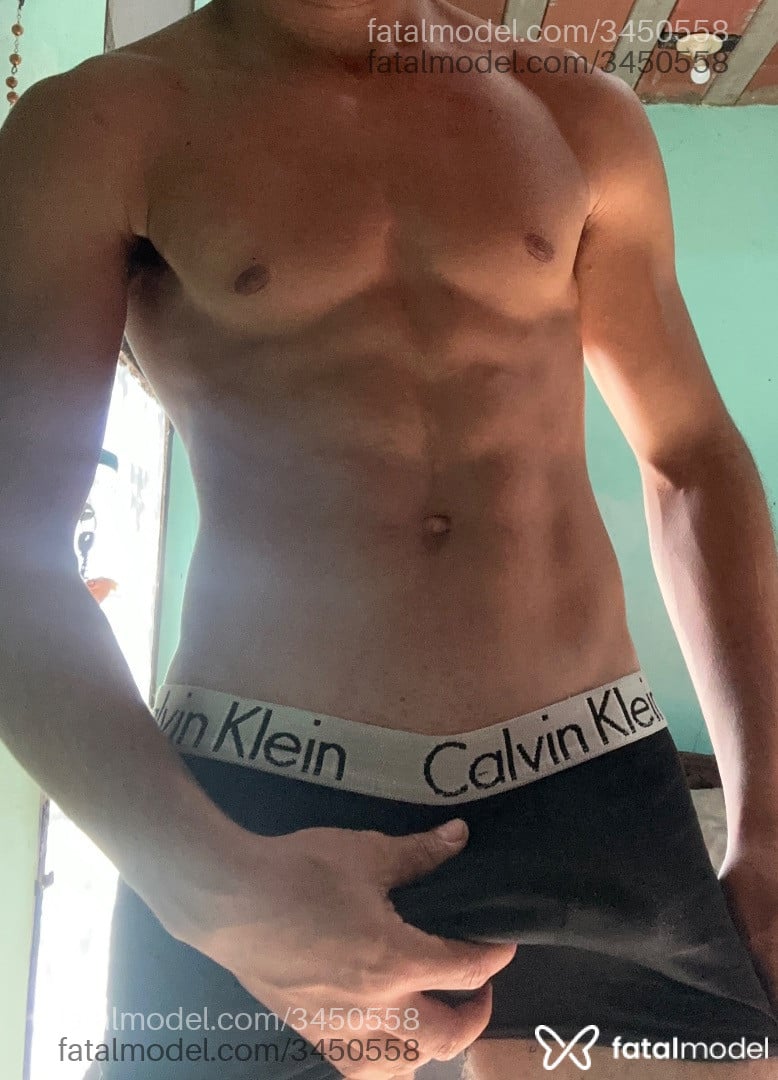 Acompanhante homem morena (o) de olhos castanhos em Rio de Janeiro - Silva