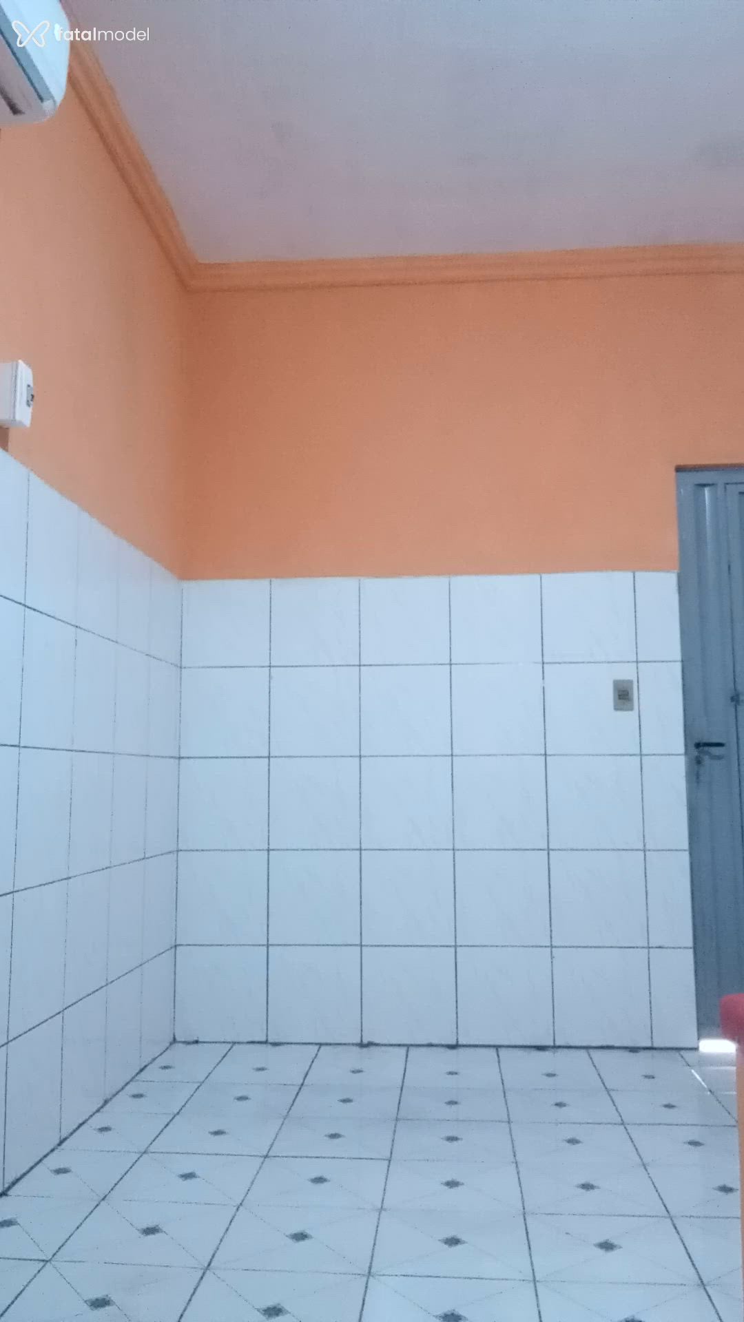 Acompanhante mulher com cabelo castanho de olhos mel - Lari Acompanhante mulher com cabelo castanho de olhos mel - Lari