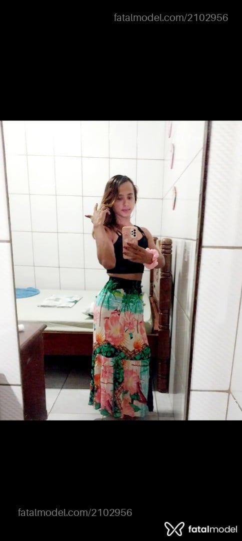 Acompanhante mulher trans com cabelo castanho de olhos castanhos em Salinópolis Acompanhante mulher trans com cabelo castanho de olhos castanhos em Salinópolis - Agatha