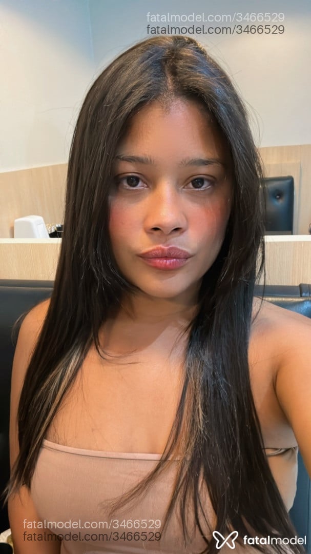 Acompanhante mulher morena (o) de olhos pretos em Divinópolis - Tainá