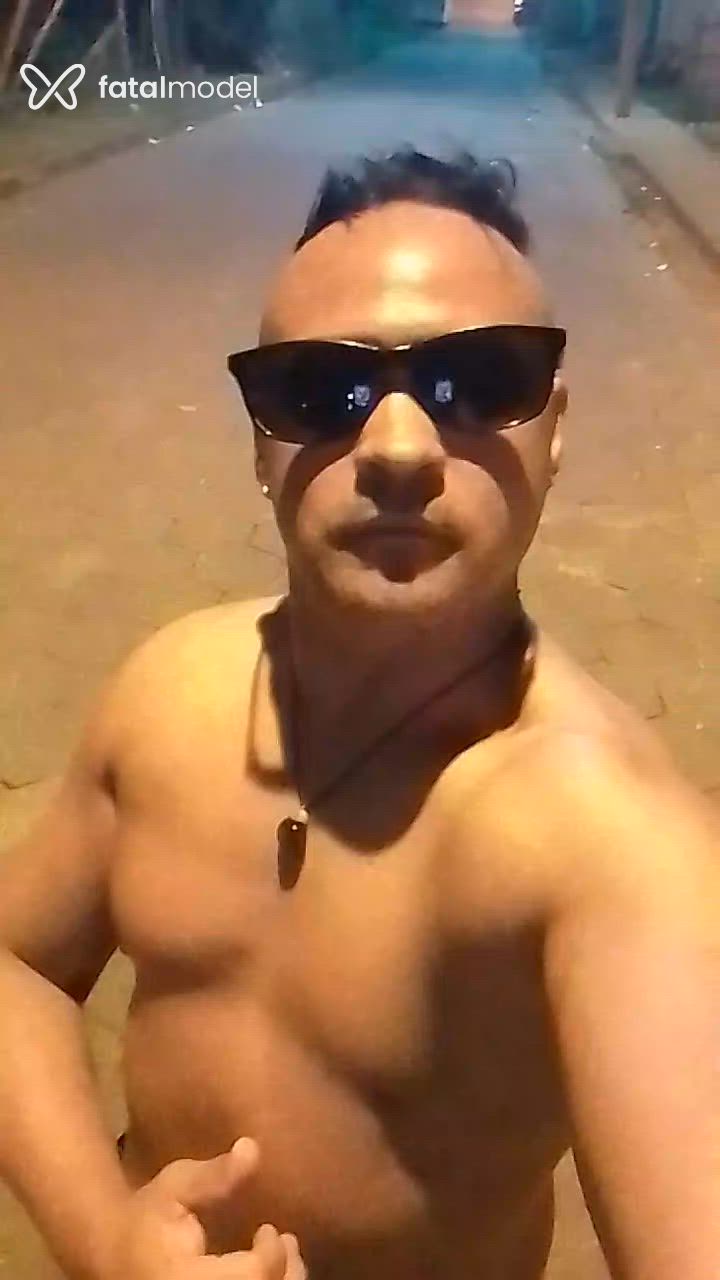 Acompanhante homem com cabelo castanho de olhos pretos em Colatina Acompanhante homem com cabelo castanho de olhos pretos em Colatina - Delei