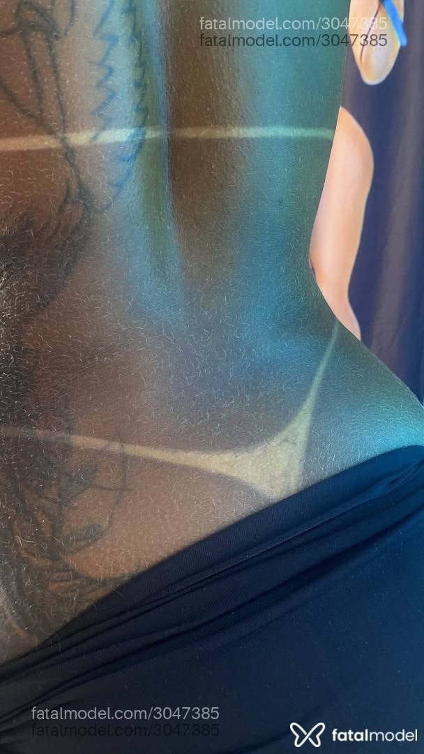 Acompanhante mulher morena (o) de olhos castanhos - íris