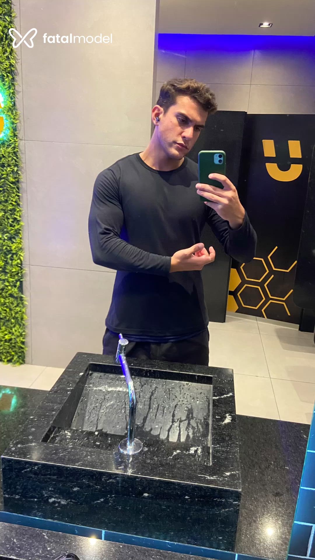 Acompanhante homem com cabelo castanho de olhos castanhos em Balneário Camboriú Acompanhante homem com cabelo castanho de olhos castanhos em Balneário Camboriú - Gabriel Sudré