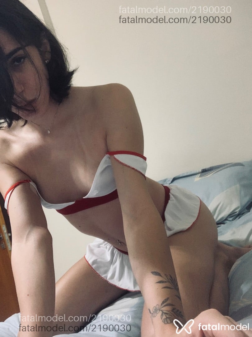 Acompanhante mulher trans com cabelo castanho de olhos castanhos em Cianorte - ímola