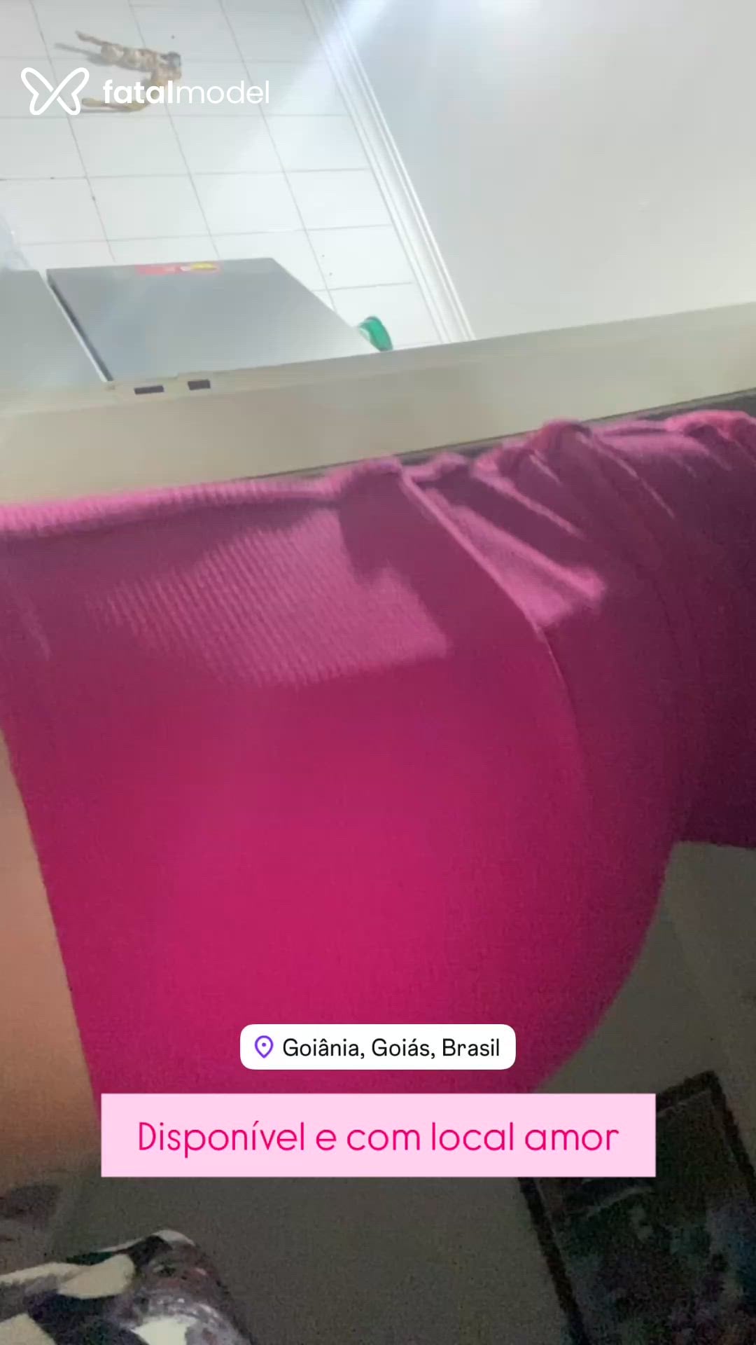 Acompanhante mulher trans com cabelo castanho de olhos verdes - Lu Santos