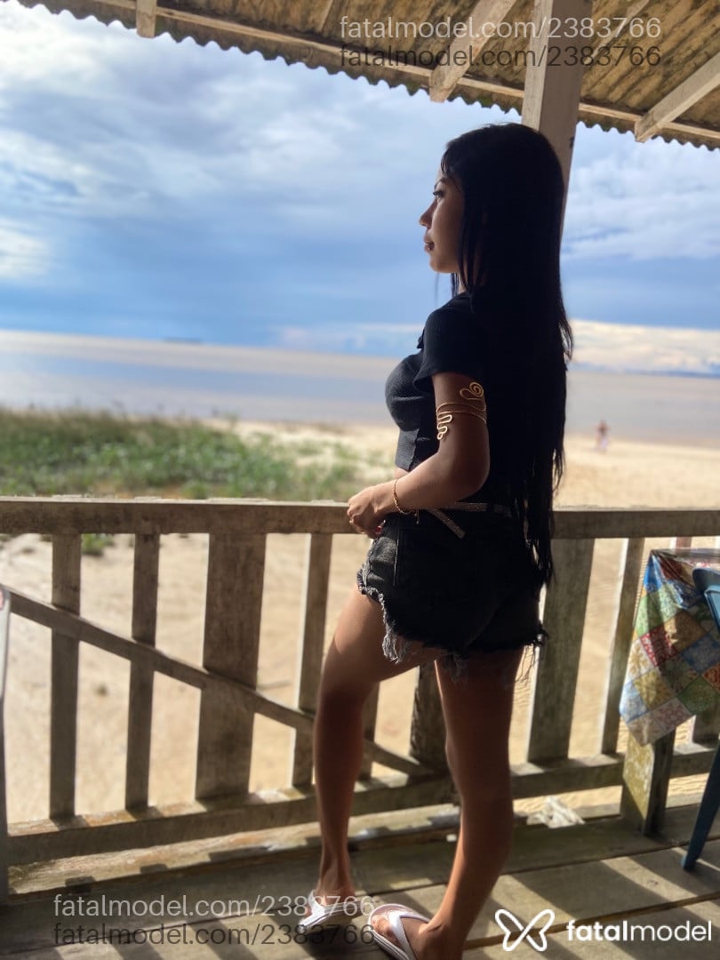 Acompanhante mulher com cabelo castanho de olhos pretos - Milly Acompanhante mulher com cabelo castanho de olhos pretos - Milly