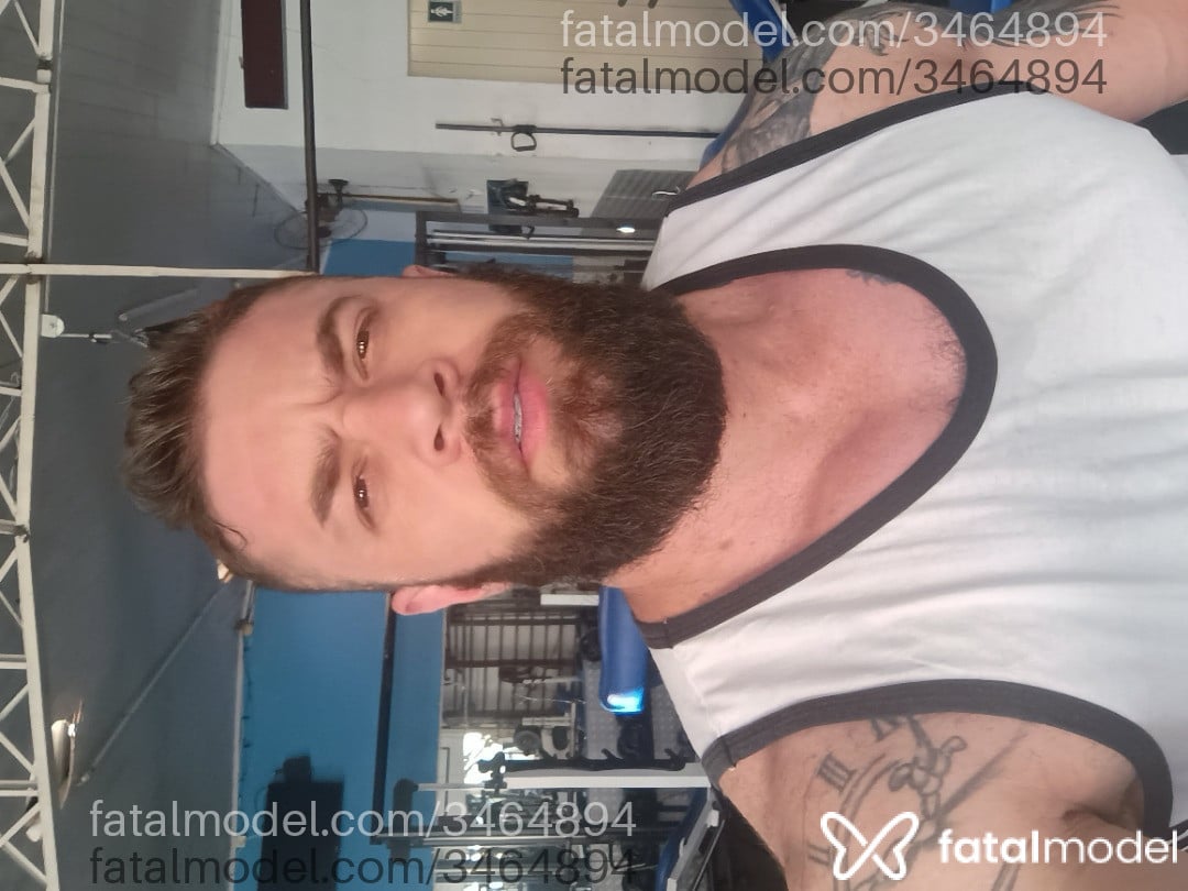 Acompanhante homem loira (o) de olhos mel em Taubaté - Maurício
