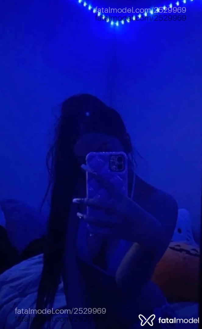Acompanhante mulher com cabelo grisalho de olhos castanhos em Fortaleza Acompanhante mulher com cabelo grisalho de olhos castanhos em Fortaleza - Angel