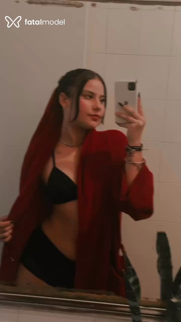Acompanhante mulher com cabelo castanho de olhos castanhos - Aurora Niff Acompanhante mulher com cabelo castanho de olhos castanhos - Aurora Niff