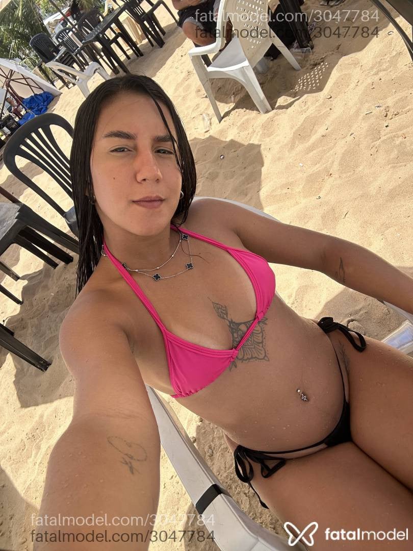 Acompanhante mulher morena (o) de olhos pretos - Alice Vieira