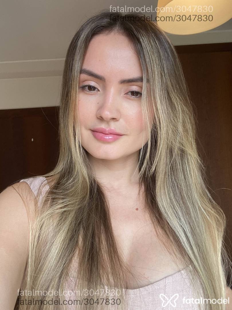 Acompanhante mulher loira (o) de olhos castanhos em Goiânia - Angelina Bianchi