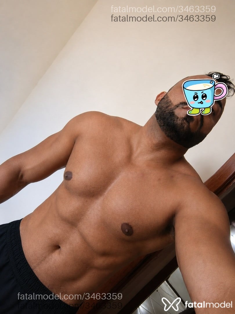Acompanhante homem com cabelo castanho de olhos pretos em Virtual Acompanhante homem com cabelo castanho de olhos pretos em Virtual - Valorizado