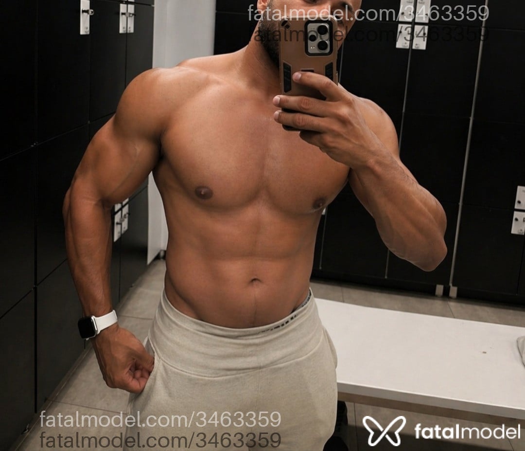 Acompanhante homem com cabelo castanho de olhos pretos em Virtual - Valorizado
