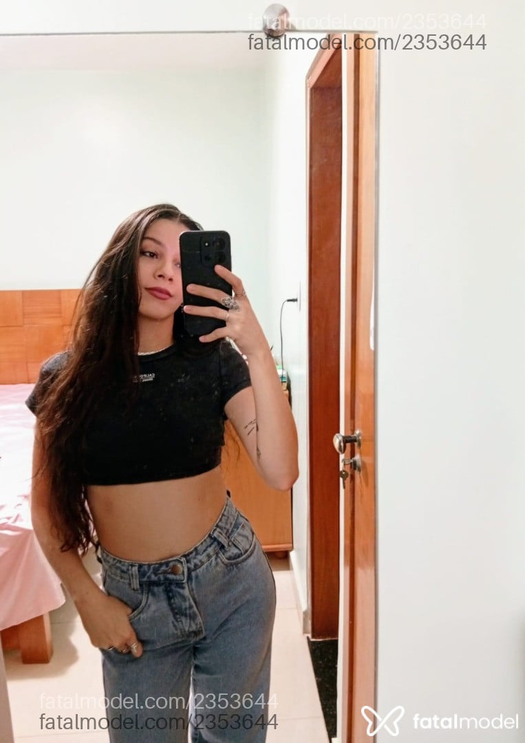 Acompanhante mulher com cabelo castanho de olhos castanhos - Angel Acompanhante mulher com cabelo castanho de olhos castanhos - Angel