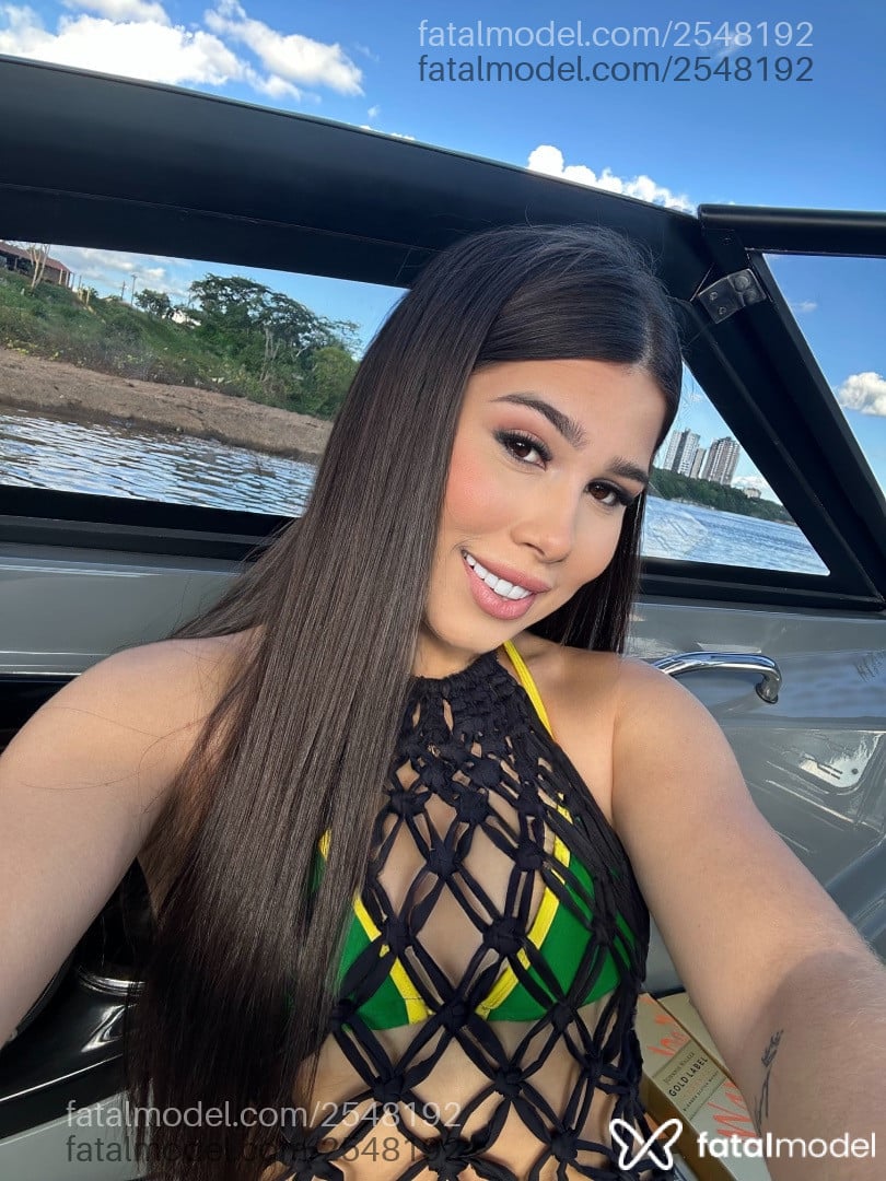 Acompanhante mulher com cabelo castanho de olhos castanhos em Gurupi Acompanhante mulher com cabelo castanho de olhos castanhos em Gurupi - Melissa