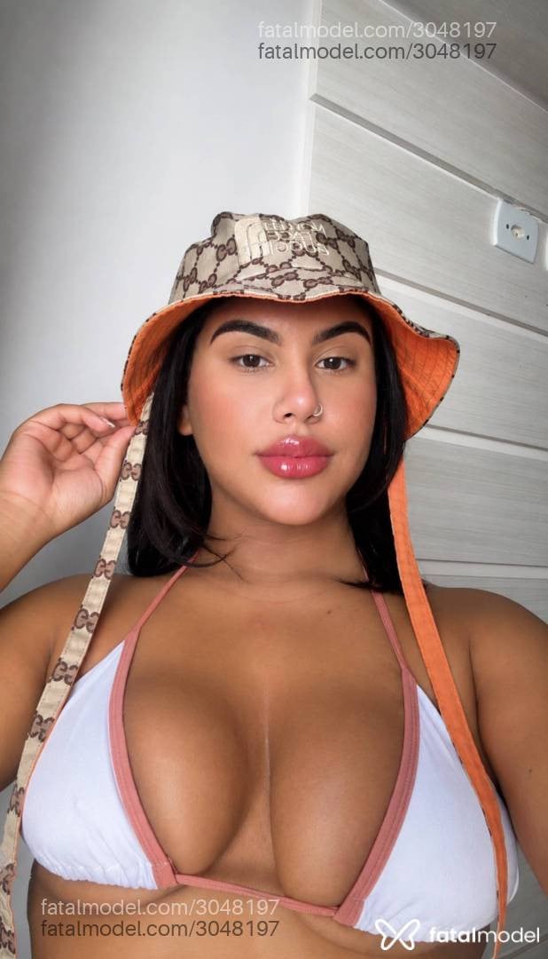 Acompanhante mulher morena (o) de olhos castanhos - Tifany